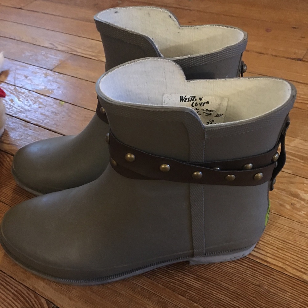 Women’s rain boots